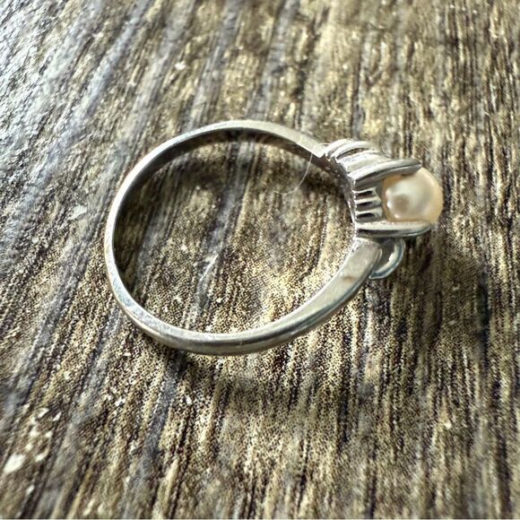 10K White Gold Pearl Ring - Picture 7 of 14